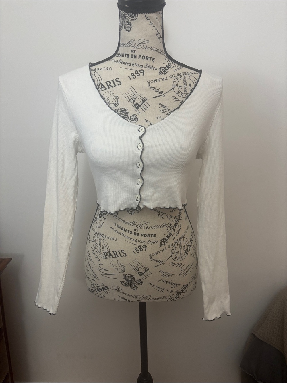 Women's White Ribbed Cropped Button-Front Top